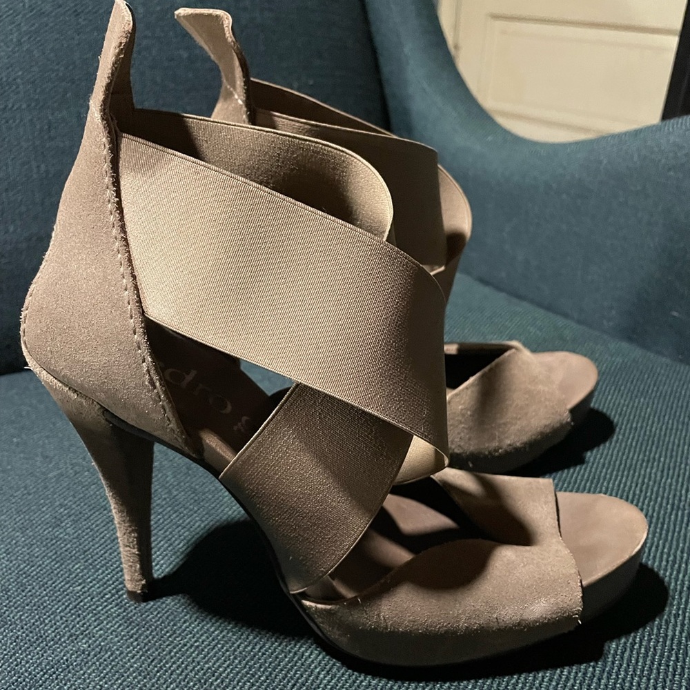 Used, in good condition Pedeo Garcia suede sandals. US10 EU41